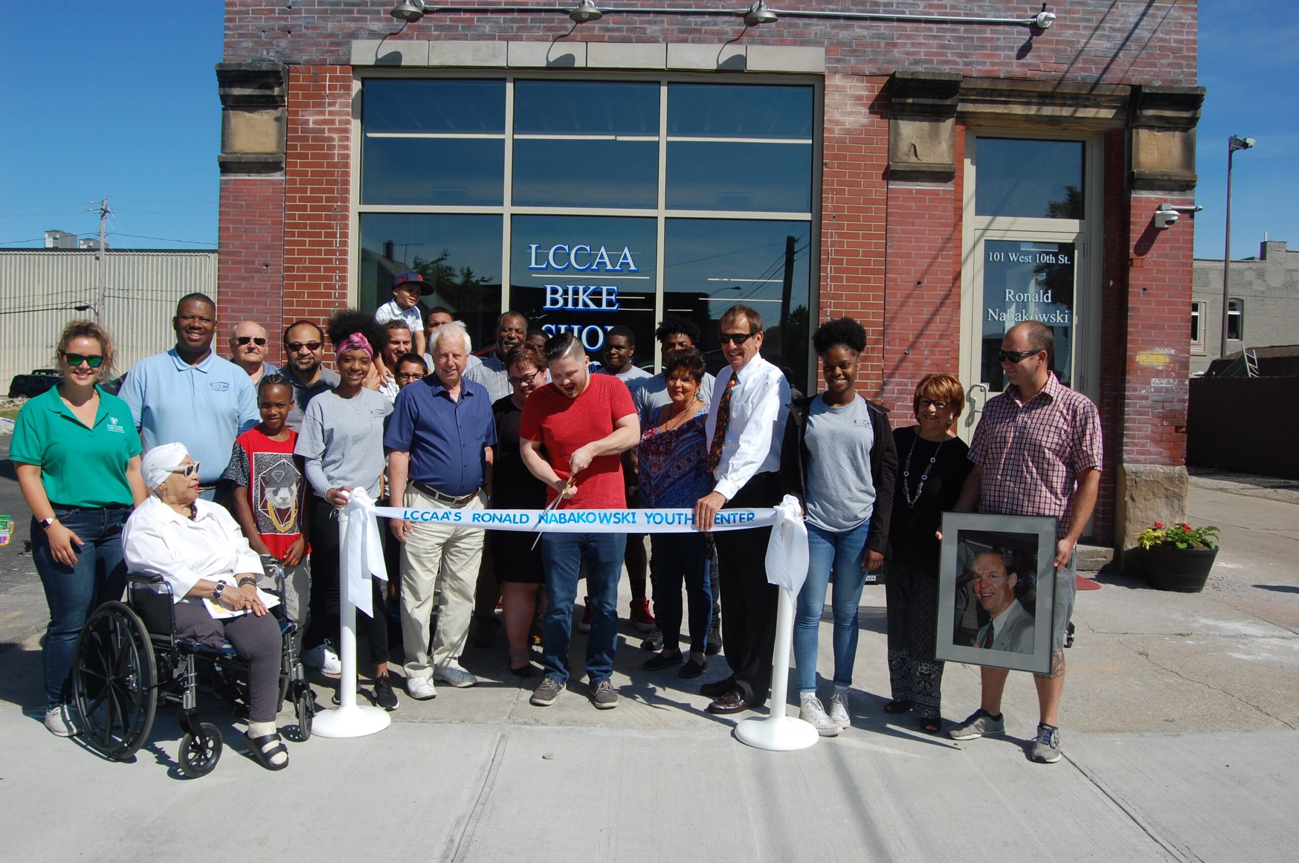 DSC_0533 Group of people at ribbon cutting event